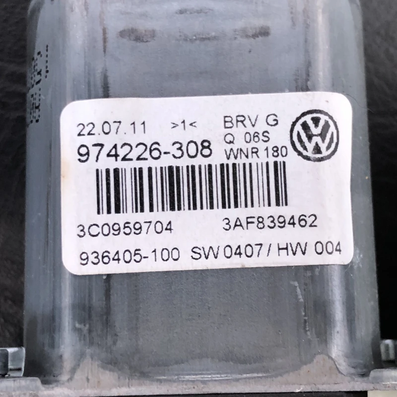 Motoras geam dreapta spate / Volkswagen Passat B7 2013 / Audio si electronice