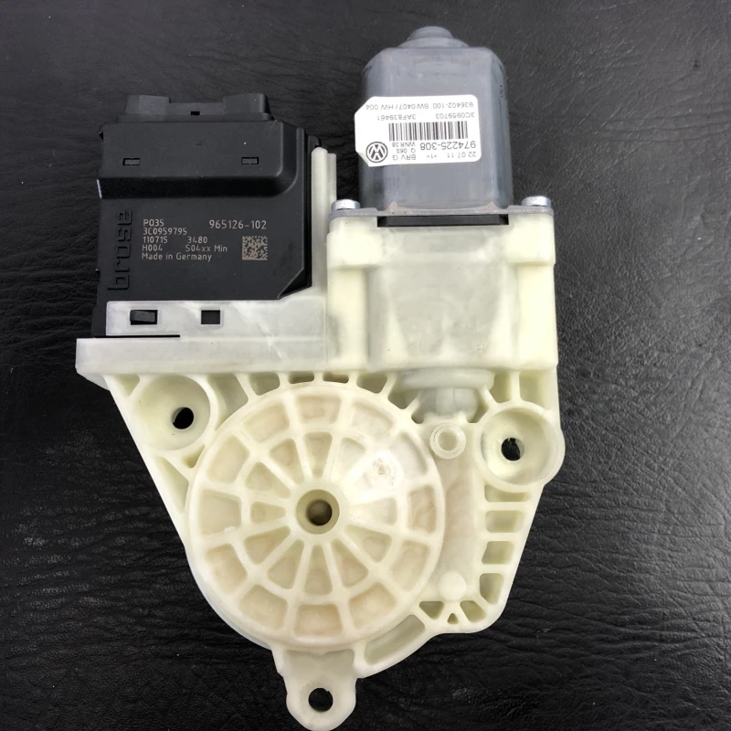Motoras geam stanga spate / Volkswagen Passat B7 2013 / Audio si electronice