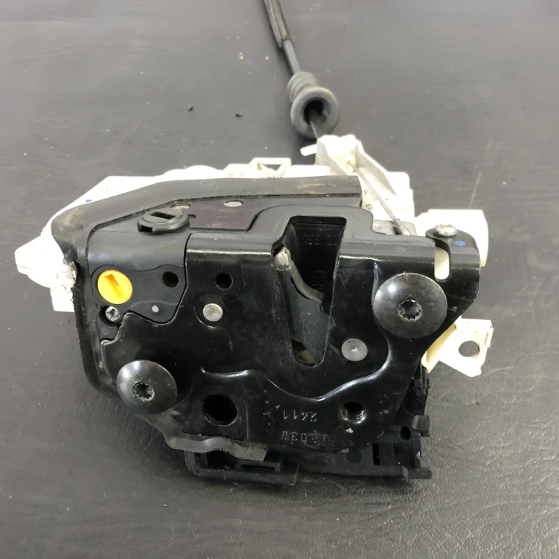 Iala broasca usa stanga spate / Volkswagen Passat B7 2013 / Caroserie, oglinzi si faruri