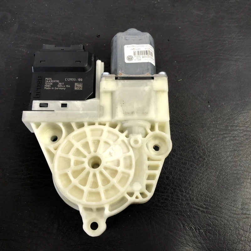 Motoras geam stanga spate Volkswagen 