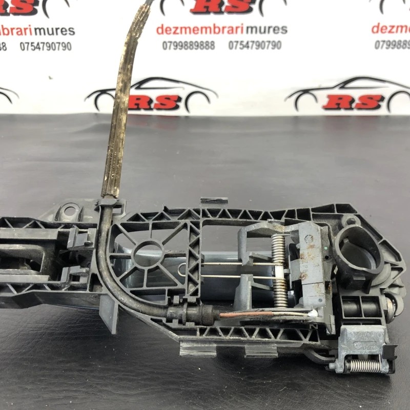 Maner usa stanga spate / Volkswagen Passat B6 2010 / Caroserie, oglinzi si faruri