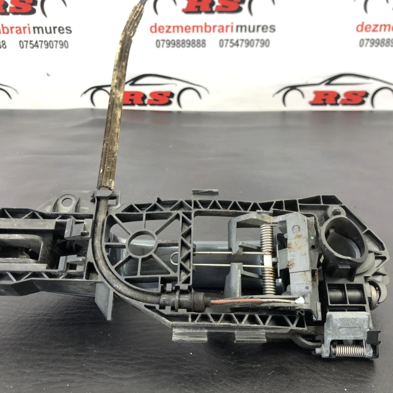 Maner usa stanga spate / Volkswagen Passat B6 2010 / Caroserie, oglinzi si faruri