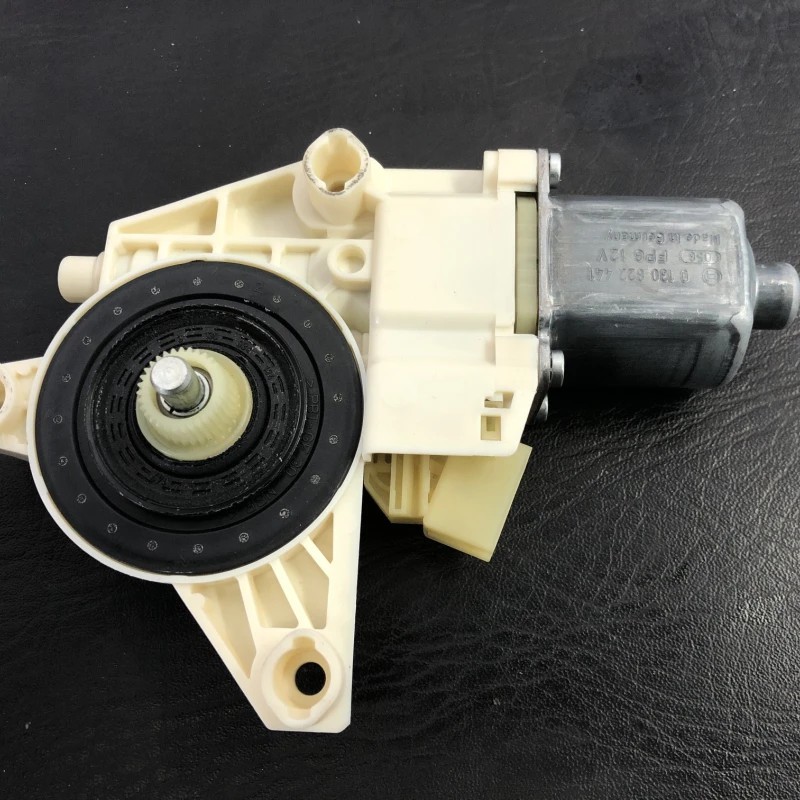 Motoras geam stanga fata / Mercedes-Benz C Class W204 2010 / Audio si electronice