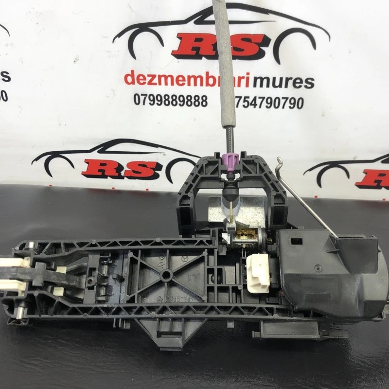 Maner usa stanga fata / Mercedes-Benz C Class W204 2010 / Caroserie, oglinzi si faruri