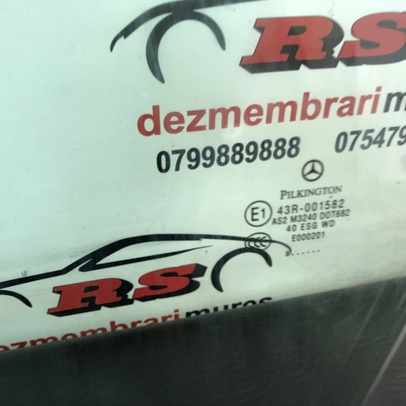 Geam stanga fata / Mercedes-Benz C Class W204 2010 / Caroserie, oglinzi si faruri