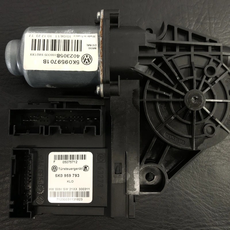 Motoras geam stanga fata / Volkswagen Golf MK6 2011 / Audio si electronice