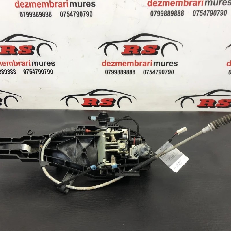 Maner usa stanga fata / BMW Seria 3 E91 LCI 2012 / Caroserie, oglinzi si faruri