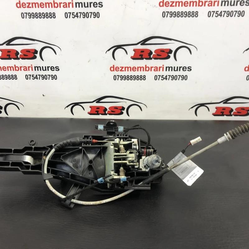 Maner usa stanga fata / BMW Seria 3 E91 LCI 2012 / Caroserie, oglinzi si faruri