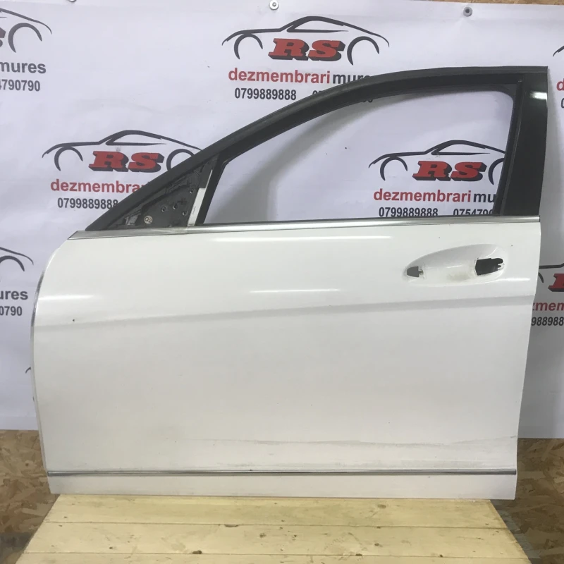 Usa stanga fata Mercedes-Benz 