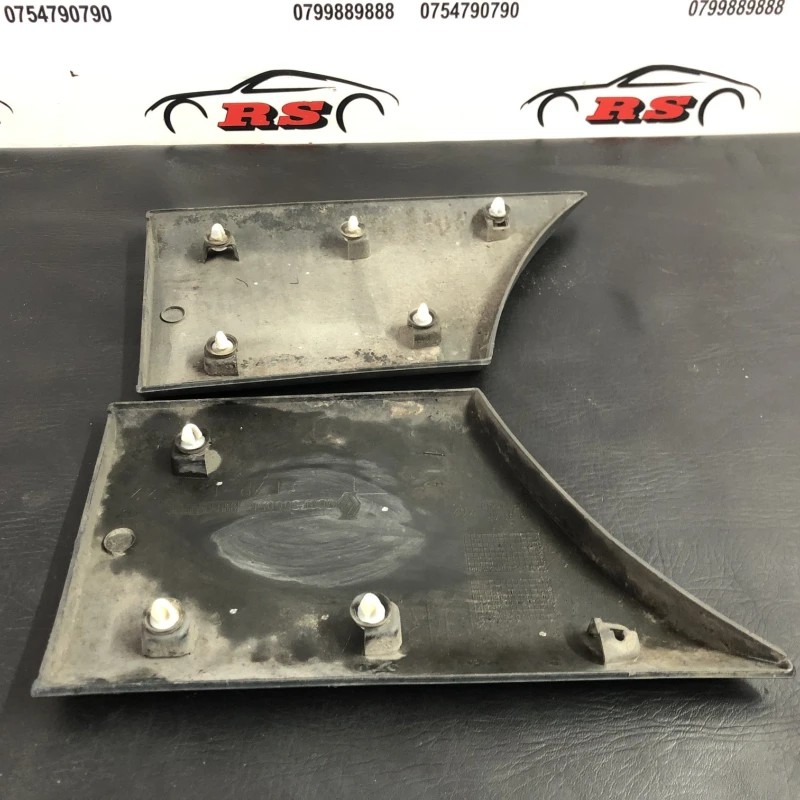 Bandou spate mic stanga dreapta / Renault Trafic Trafic 2011 / Caroserie, oglinzi si faruri