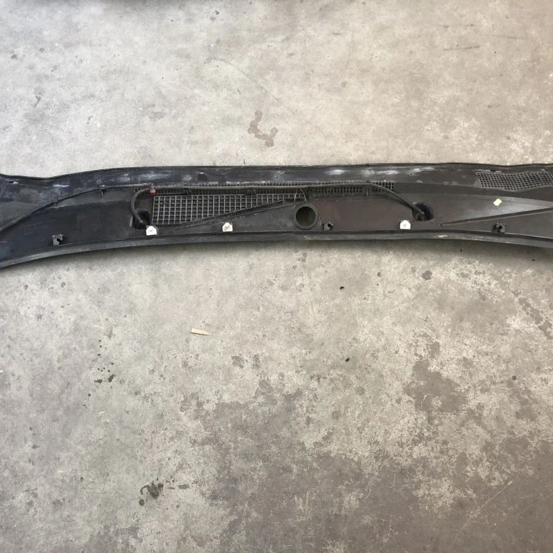 Grila stergatoare / Nissan Navara D40 2006 / Caroserie, oglinzi si faruri