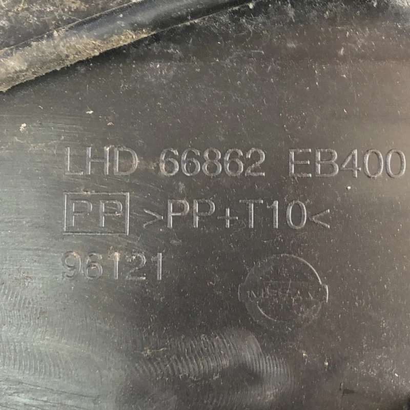 Grila stergatoare / Nissan Navara D40 2006 / Caroserie, oglinzi si faruri