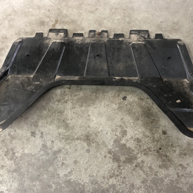 Scut radiatoare / Volkswagen Tiguan 5N 2010 / Caroserie, oglinzi si faruri