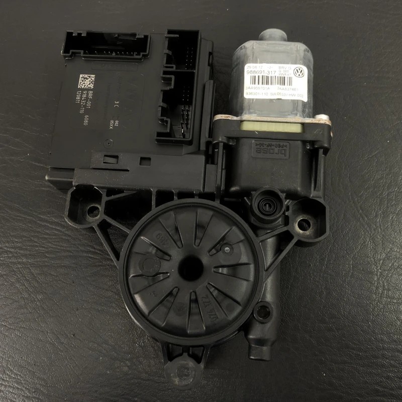 Motoras geam stanga fata / Volkswagen Passat B7 2013 / Audio si electronice