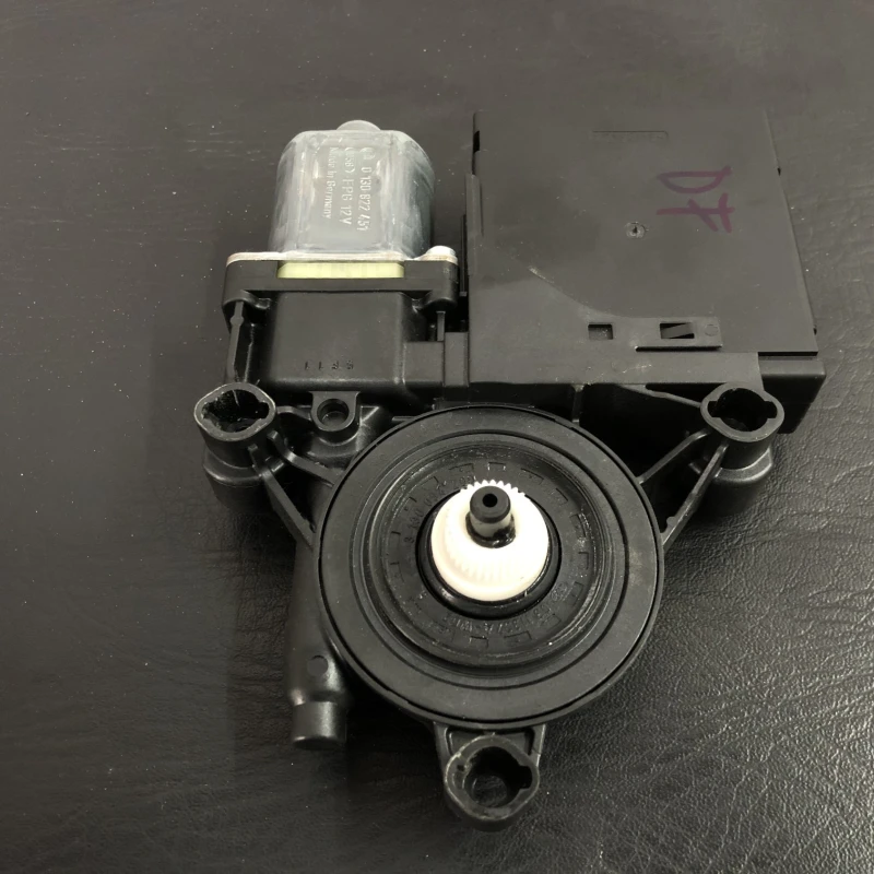 Motoras geam dreapta fata Volkswagen 