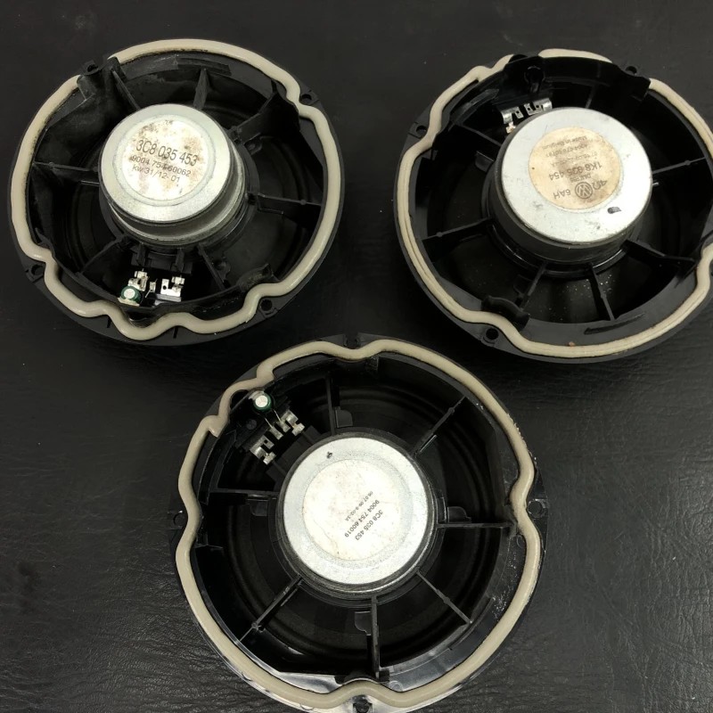 Boxa usa spate / Volkswagen Passat B7 2013 / Audio si electronice