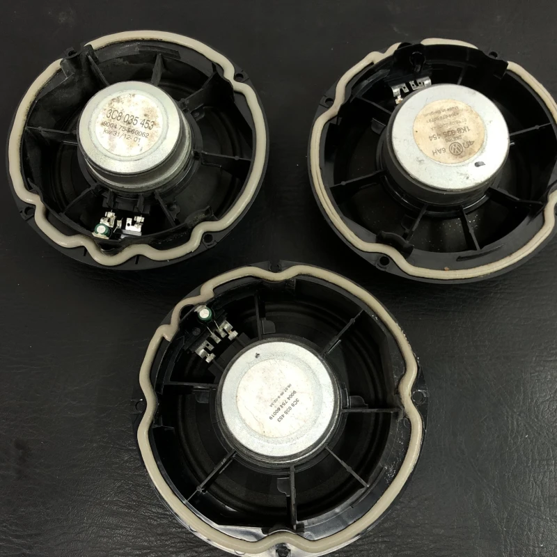 Boxa usa spate / Volkswagen Passat B7 2013 / Audio si electronice