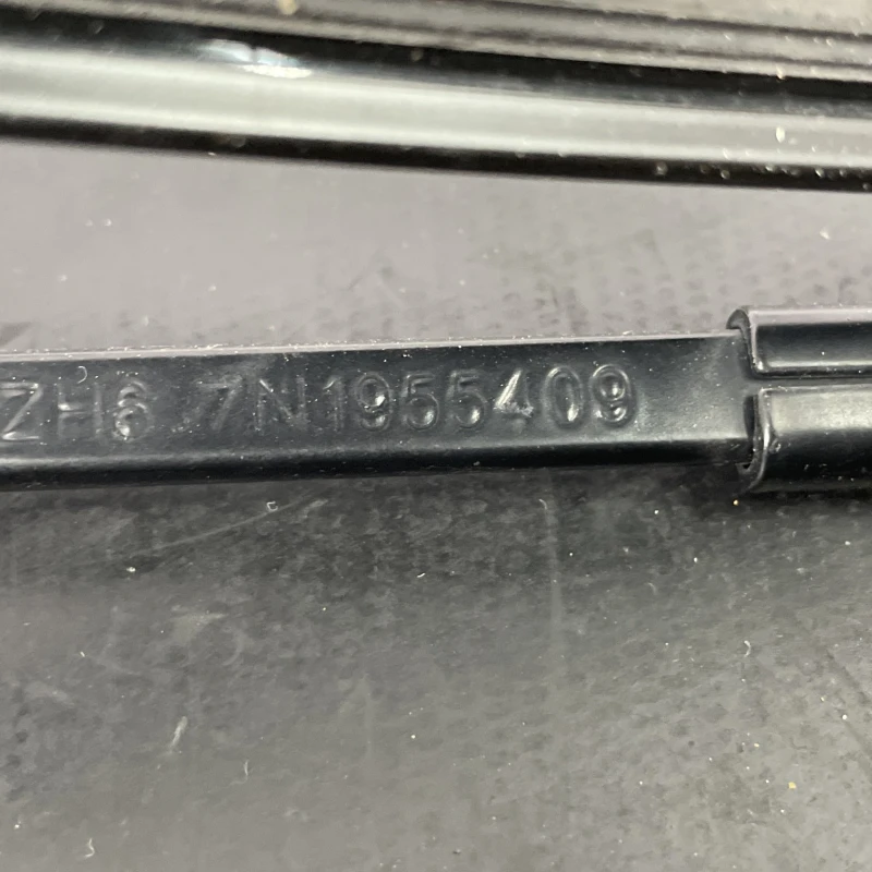 Brate stergatoare parbriz stanga dreapta / Volkswagen Sharan 7N 2013 / Caroserie, oglinzi si faruri