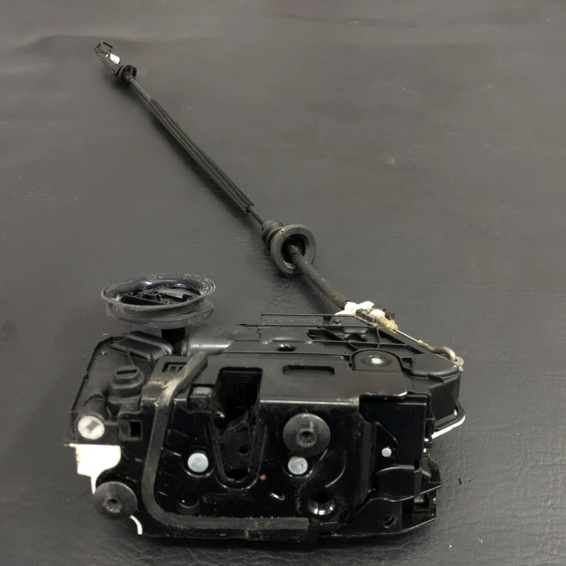 Iala broasca usa stanga spate / Volkswagen Golf MK6 2011 / Caroserie, oglinzi si faruri
