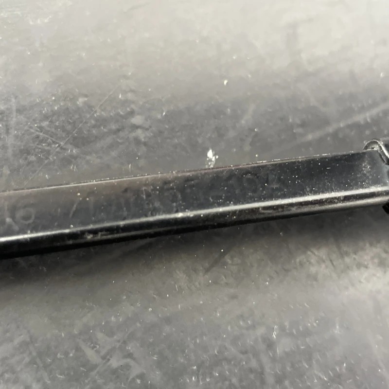Brate stergatoare parbriz stanga dreapta / Volkswagen Sharan 7N 2013 / Caroserie, oglinzi si faruri