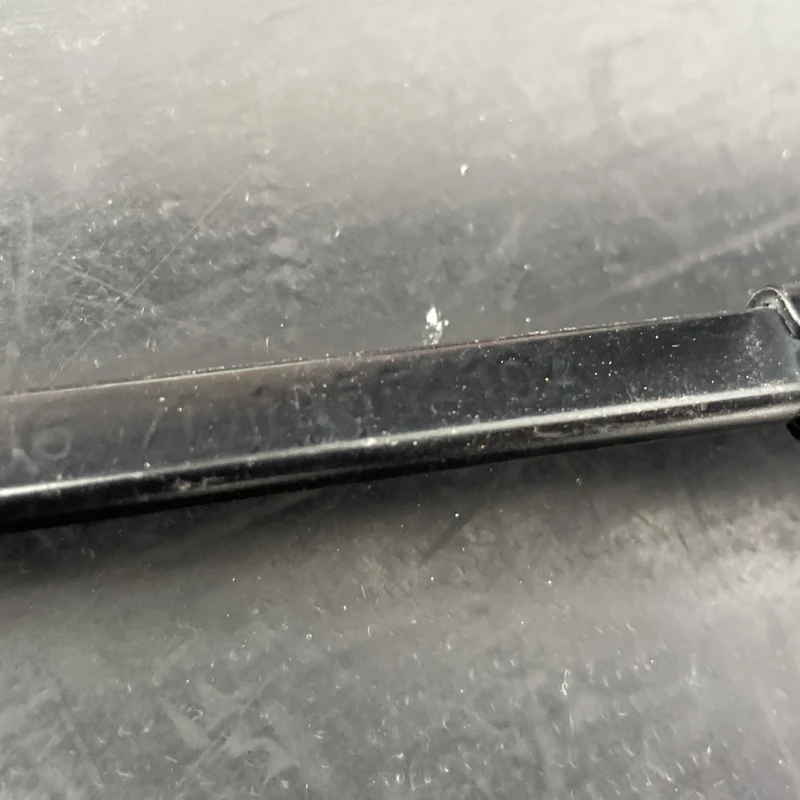 Brate stergatoare parbriz stanga dreapta / Volkswagen Sharan 7N 2013 / Caroserie, oglinzi si faruri