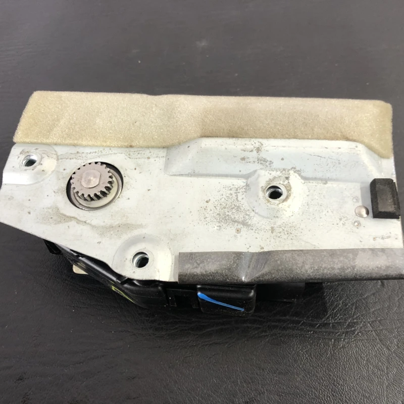 Motoras trapa / Nissan Navara D40 2006 / Audio si electronice