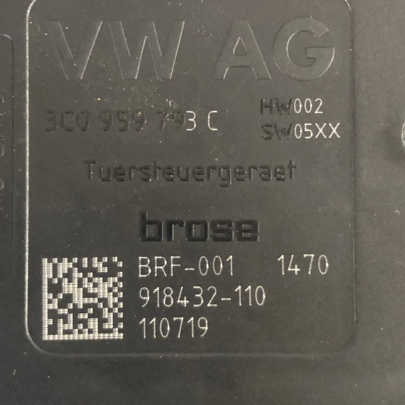 Motoras geam stanga fata / Volkswagen Passat B7 2013 / Audio si electronice