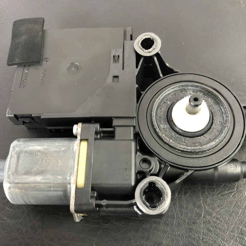 Motoras geam dreapta fata Volkswagen 