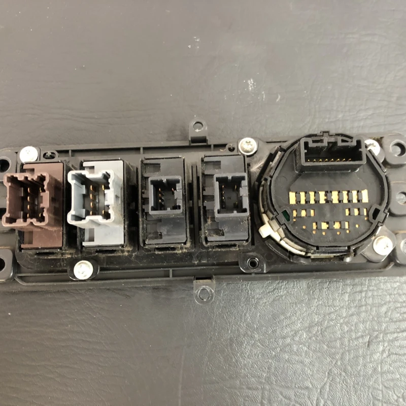 Butoane consola centrala / Nissan Navara D40 2006 / Interior