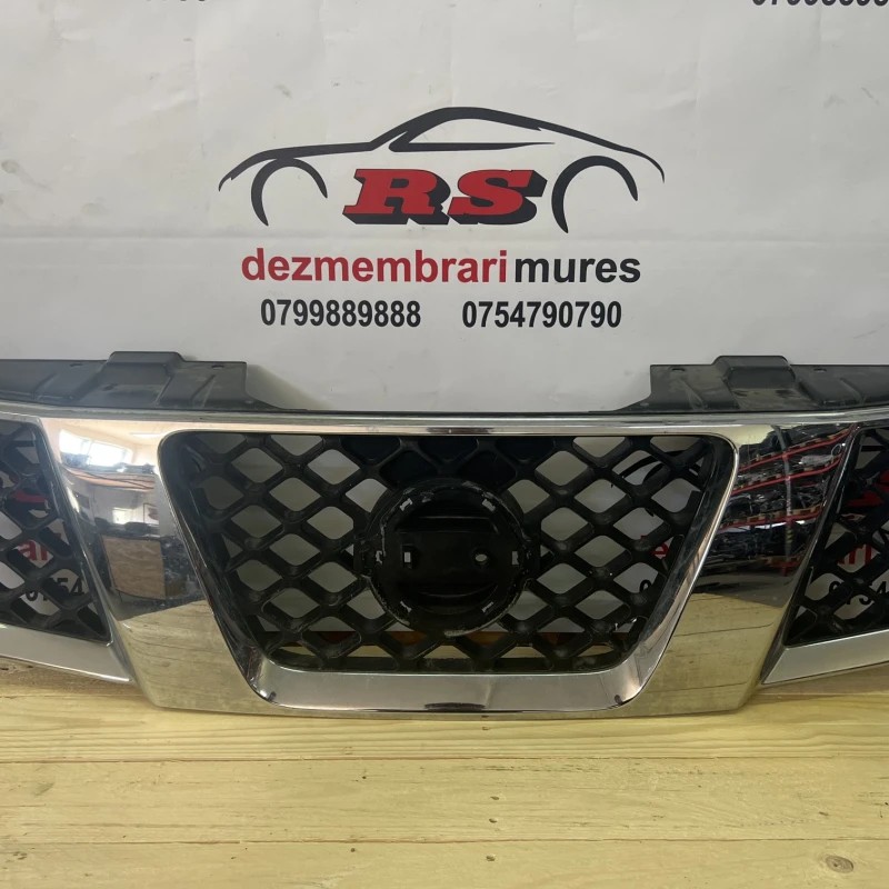 Grila radiator cu emblema / Nissan Navara D40 2006 / Caroserie, oglinzi si faruri