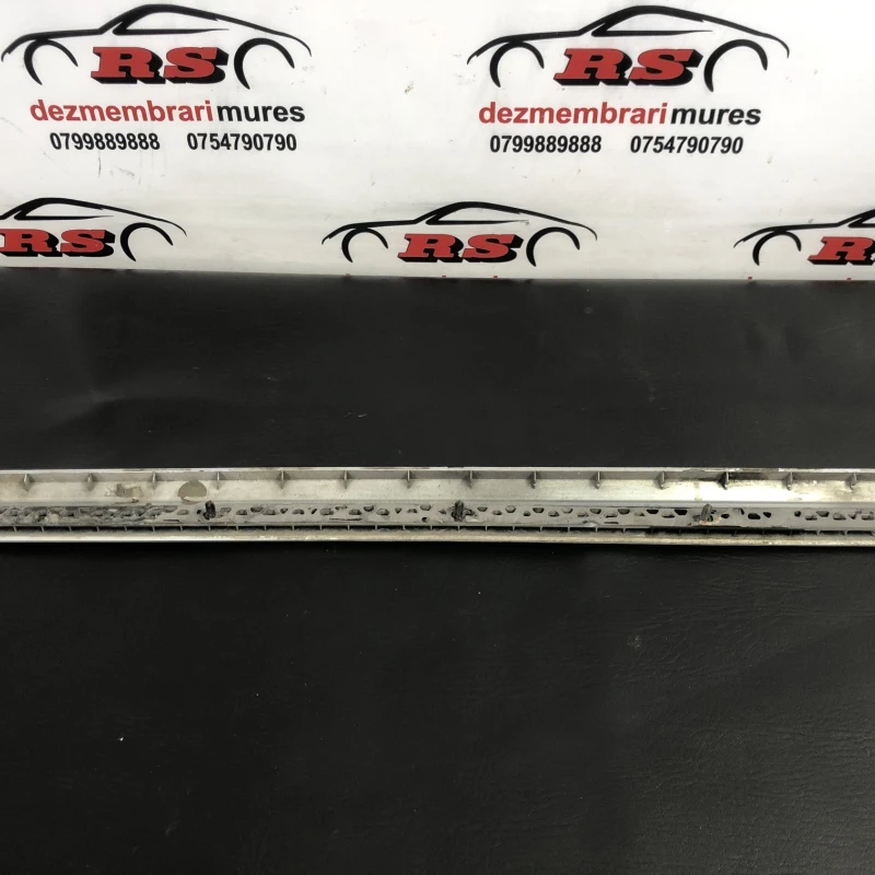 Bandou usa stanga spate r line / Volkswagen Passat B6 2010 / Caroserie, oglinzi si faruri