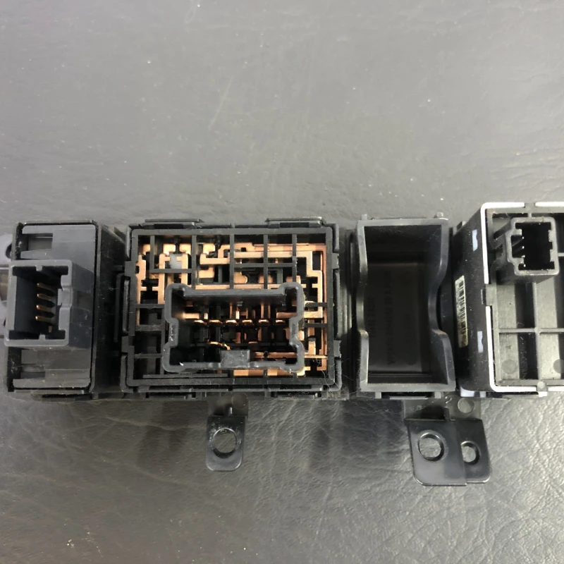 Butoane comada reglaj oglinzi / Nissan Navara D40 2006 / Interior