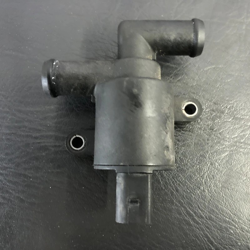 Pompa auxiliara recirculare apa Audi A6 C6 2010