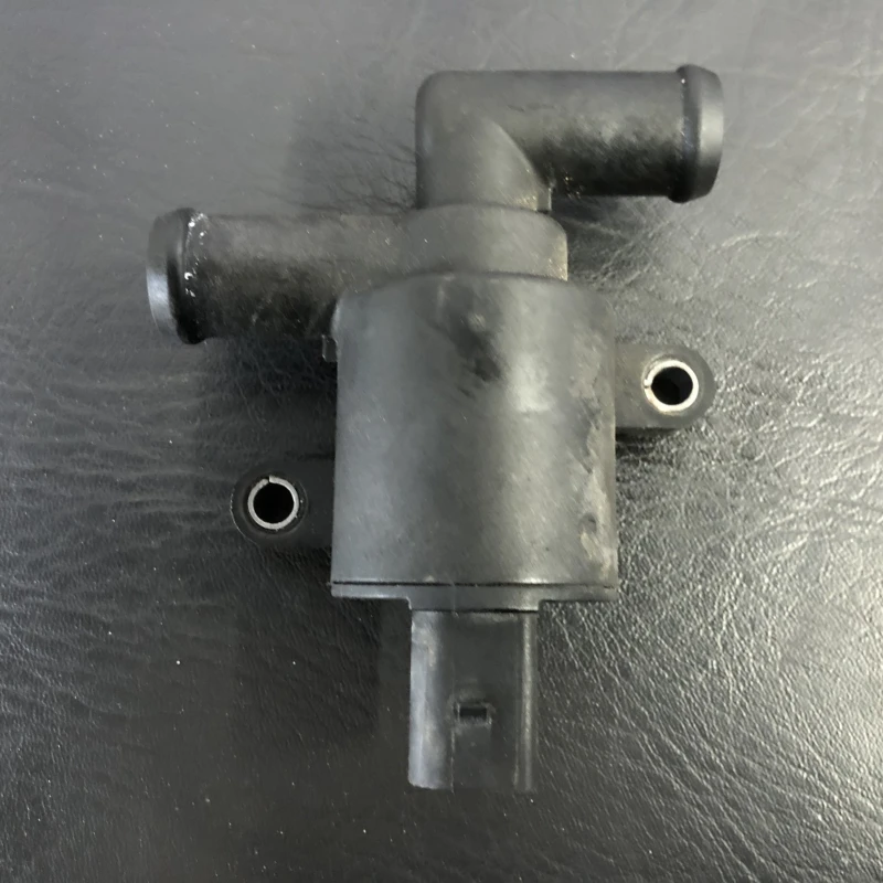 Pompa auxiliara recirculare apa / Audi A6 C6 2010 / Motor, racire si evacuare