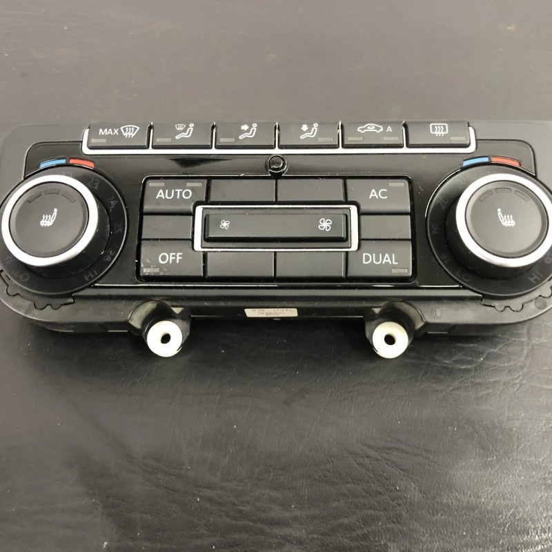 Panou climatronic / Volkswagen Passat B7 2012 / Climatizare