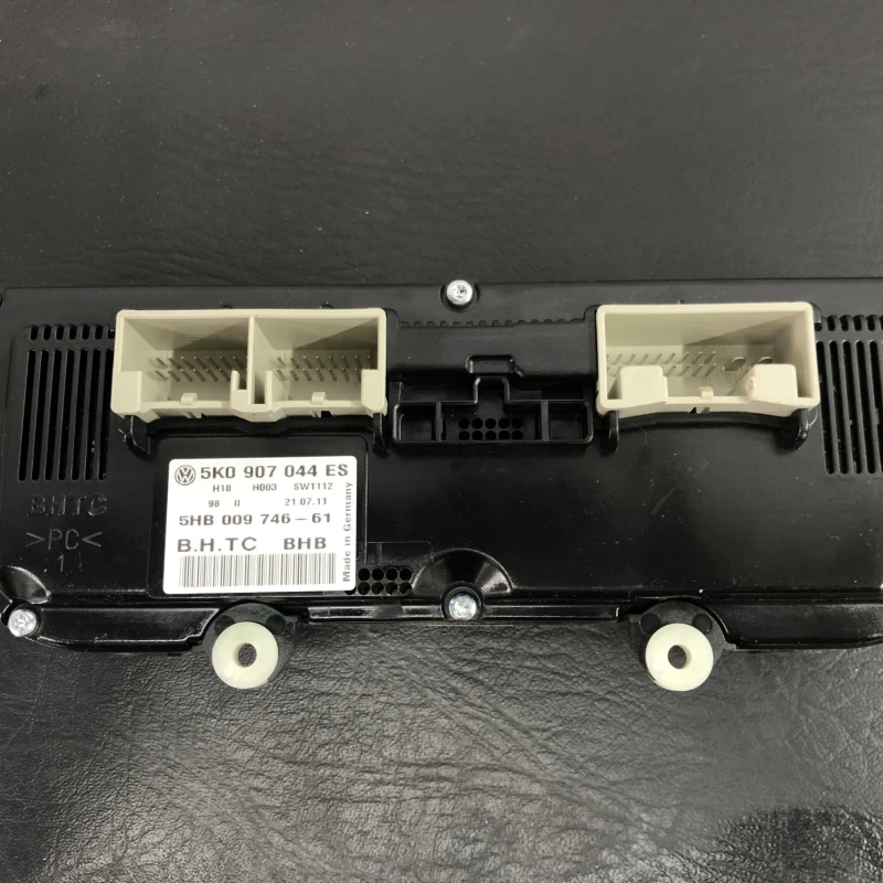 Panou climatronic / Volkswagen Passat B7 2012 / Climatizare