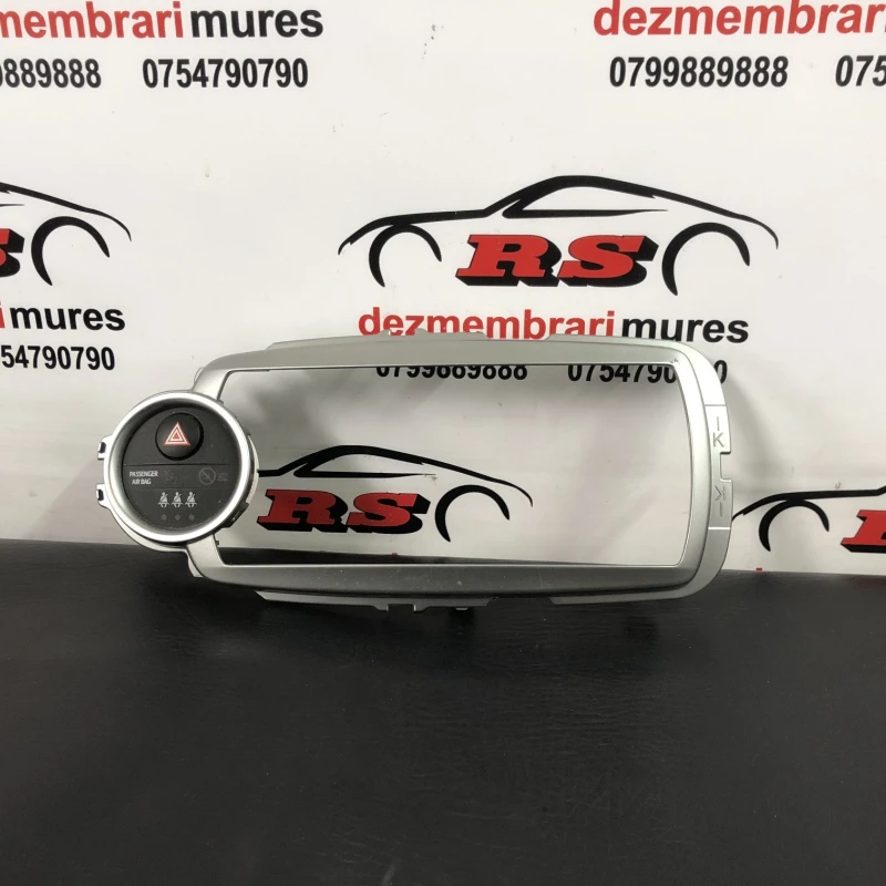 Ornament trim bord / Toyota Yaris XP130 2014 / Interior