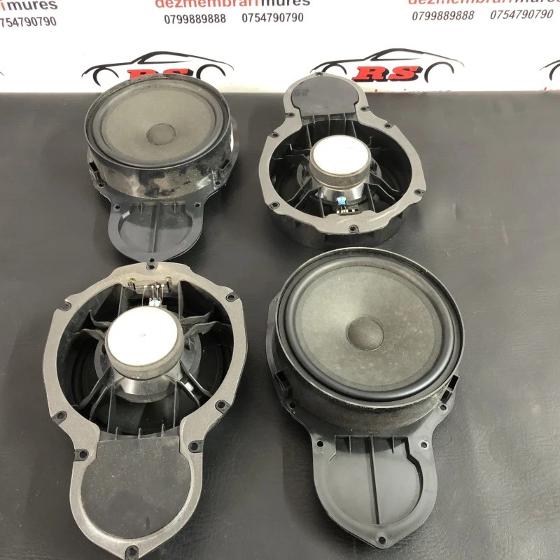 Boxa usa fata Volkswagen Passat B7 2013