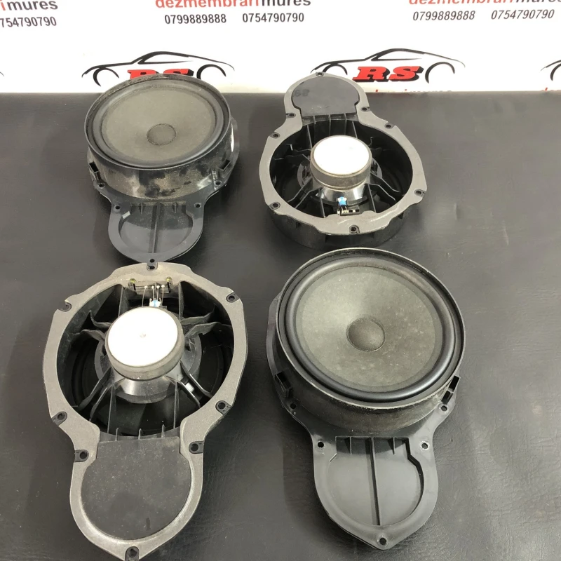 Boxa usa fata Volkswagen 