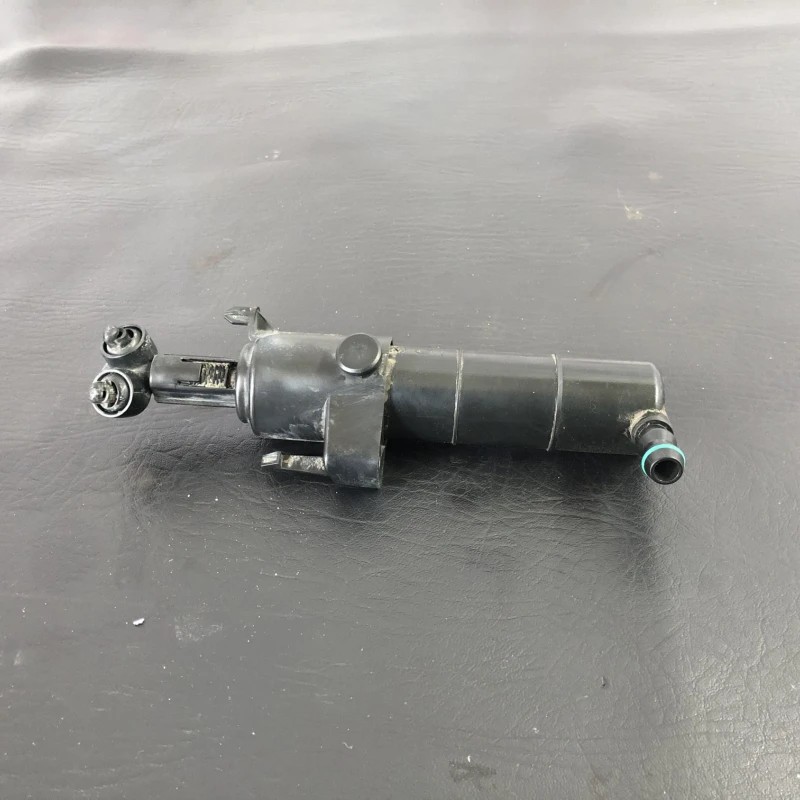 Spalator far dreapta / Mercedes-Benz E Class W212 2010 / Caroserie, oglinzi si faruri