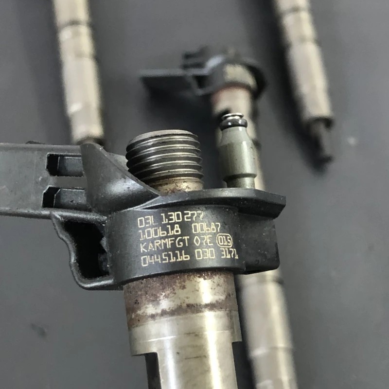 Injector / Volkswagen Passat B6 2010 / Motor, racire si evacuare