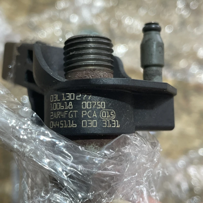 Injector / Volkswagen Passat B6 2010 / Motor, racire si evacuare