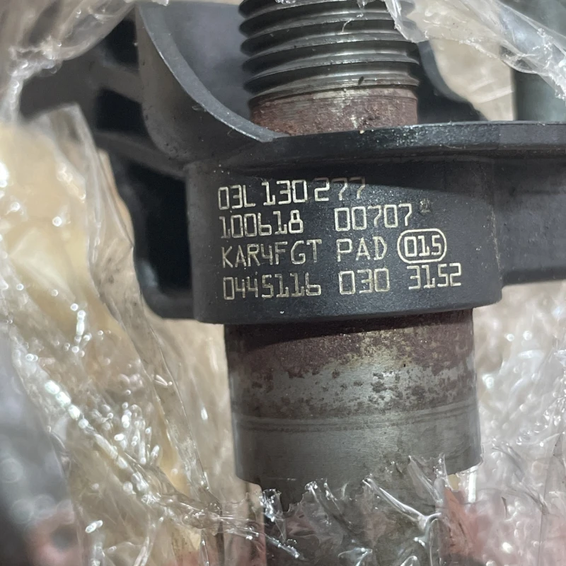 Injector / Volkswagen Passat B6 2010 / Motor, racire si evacuare