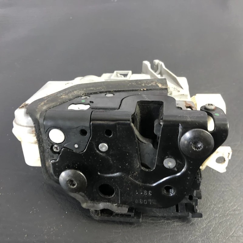 Iala broasca usa stanga fata / Volkswagen Passat B7 2013 / Caroserie, oglinzi si faruri