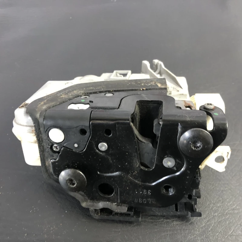Iala broasca usa stanga fata Volkswagen 
