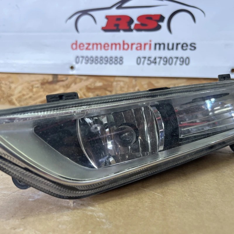 Proiector stanga / Volkswagen Passat B7 2013 / Caroserie, oglinzi si faruri