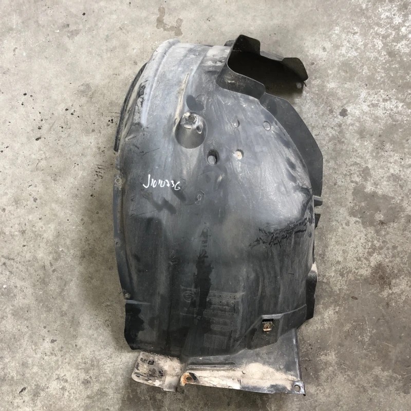 Carenaj stanga fata partea din spate / BMW Seria 3 E91 LCI 2012 / Caroserie, oglinzi si faruri