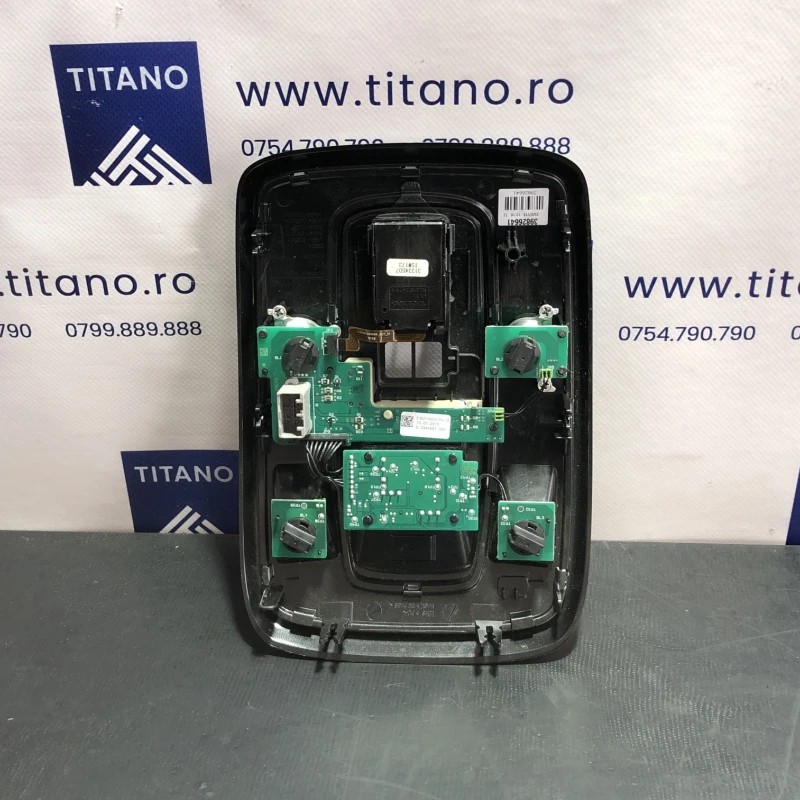Lampa plafon / Volvo XC60 D4 2016 / Interior