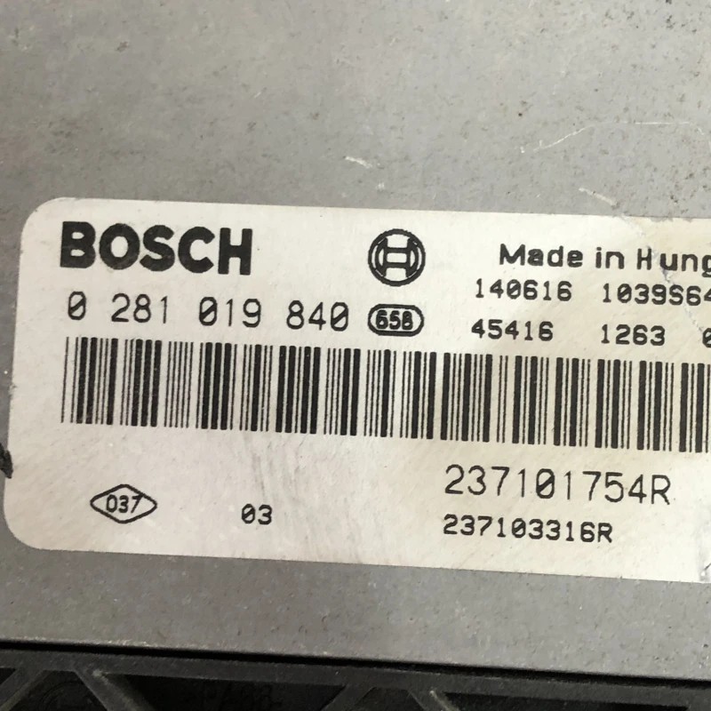 Calculator motor ecu / Renault Trafic Trafic 2011 / Audio si electronice