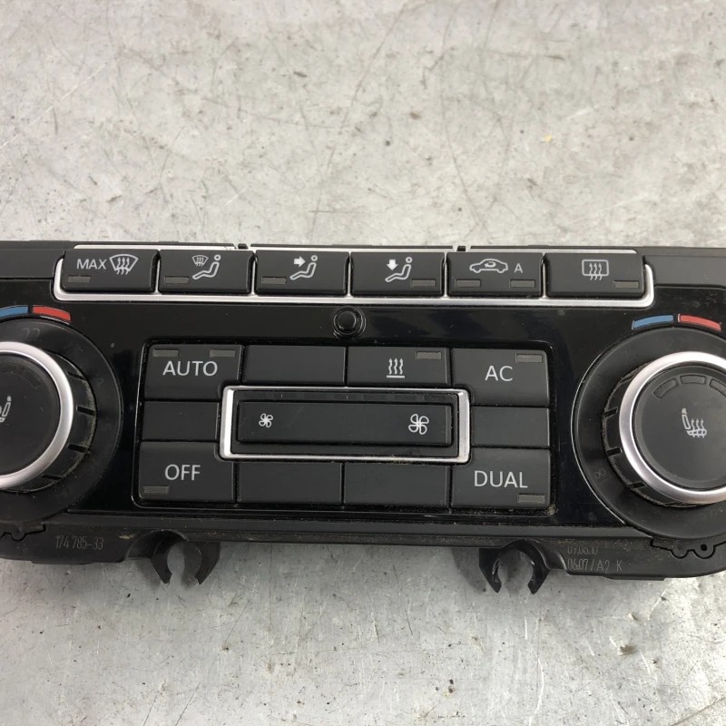 Panou climatronic / Volkswagen Passat B6 2010 / Climatizare